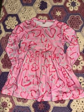 SHEIN Pink Heart Print Long Sleeve Kids Dress